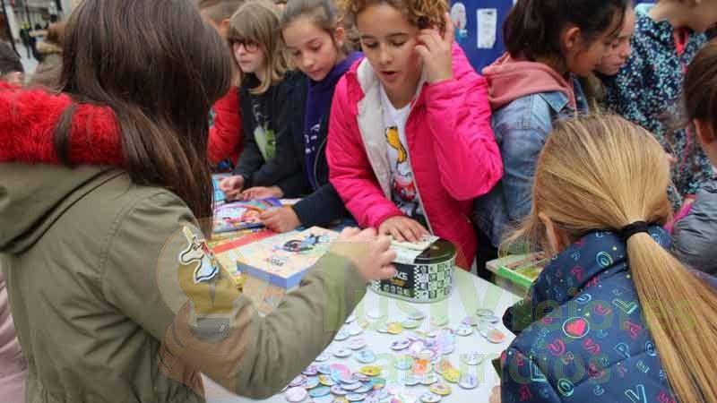 Libros y chapas a 1 euro en el Parchís por dos buenas causas